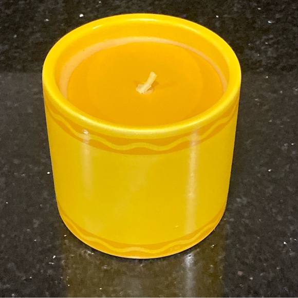 Crayola Fresh Bamboo Scent “Hello Sunshine”6.3-oz. Candle Jar- Yellow - Picture 4 of 8